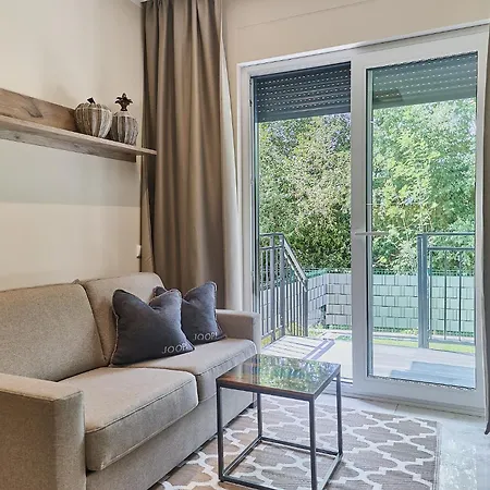 - 11 Listopada 70c アパート シフィノウイシチェ