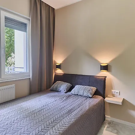 - 11 Listopada 70c *