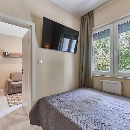 - 11 Listopada 70c シフィノウイシチェ